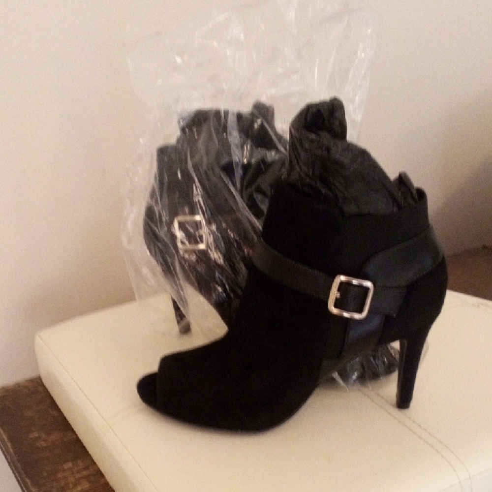 New Chic Black Ankle Boots with Buckle detail